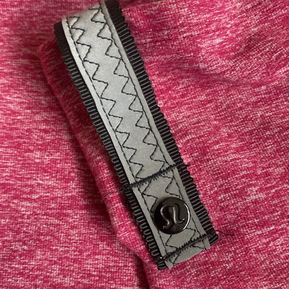 Lululemon Vinyasa Scarf with snaps. EUC - Picture 2 of 4